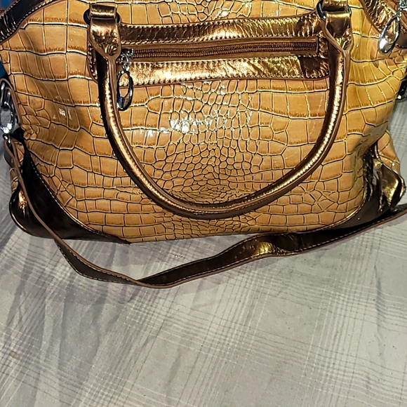 A pocket book and or, referred to as hand bag - Picture 3 of 4